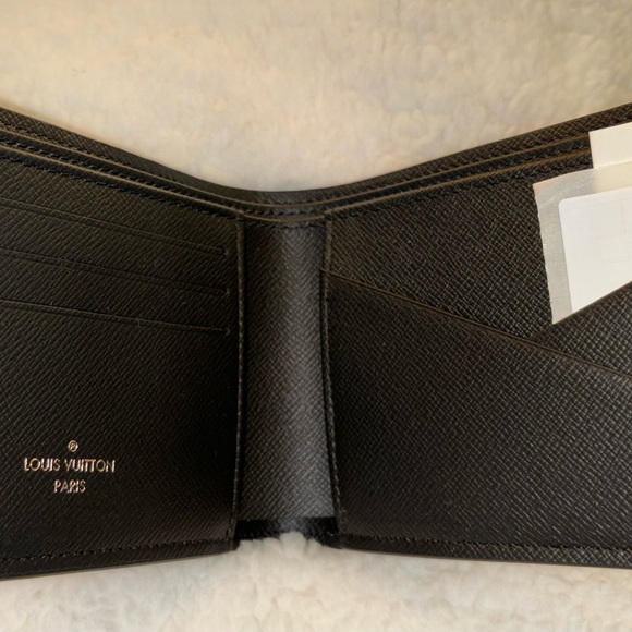 Louis Vuitton Multiple Wallet ‭4.5 x 3.5 x 0.6 inches ‬
‭length x Height x Width - Picture 4 of 7